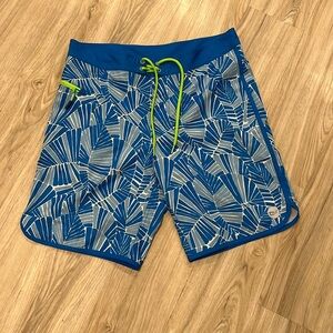 Men’s vineyard vines board shorts size 32